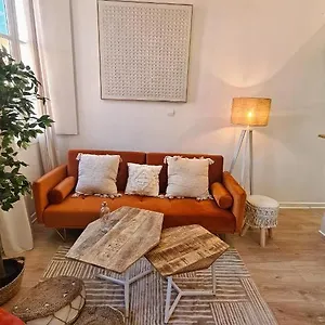 sous-les-toits-davignon.fr-provencehotel.com/